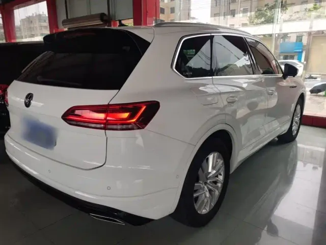 Volkswagen Touareg — Фото автомобиля 6