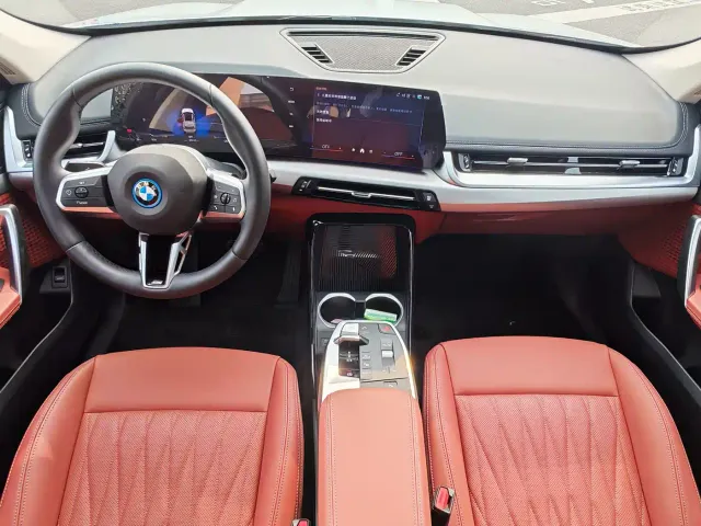 BMW iX1 — Фото автомобиля 17