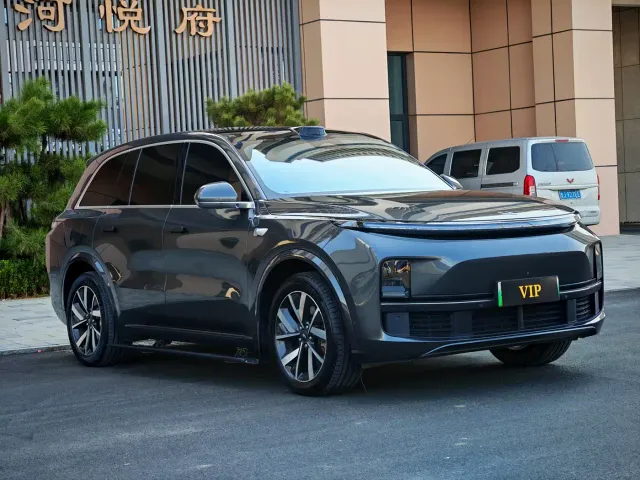 Li Auto L8 — Фото автомобиля 3