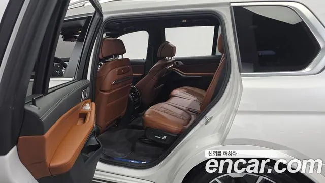 BMW X7 — Фото автомобиля 11
