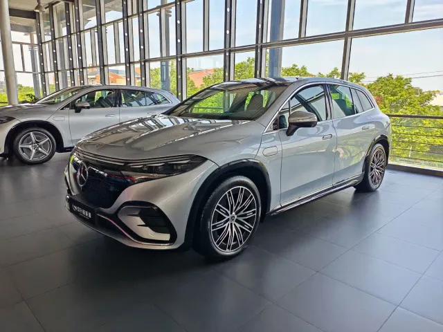 Фотография автомобиля — Mercedes-Benz EQS SUV