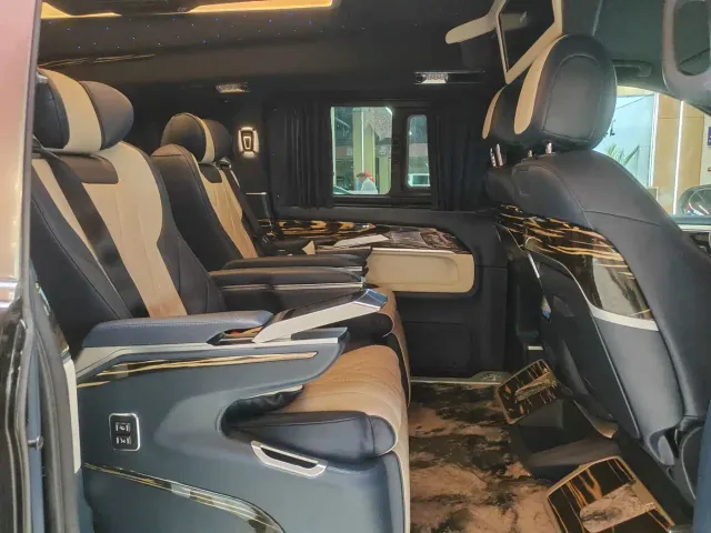 Mercedes-Benz V-Class — Фото автомобиля 20