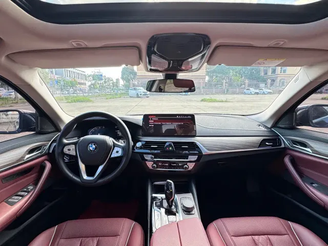 BMW 5 Series — Фото автомобиля 13