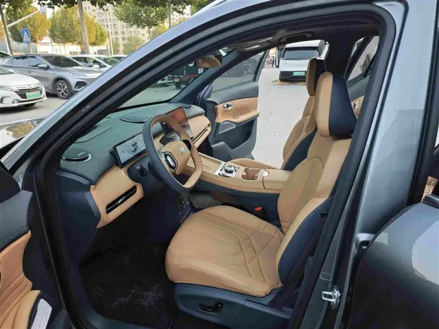 Geely Galaxy Starship 7 EM-i — Фото автомобиля 6
