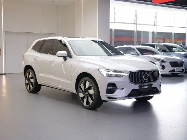 Volvo XC60 — Фото автомобиля 3