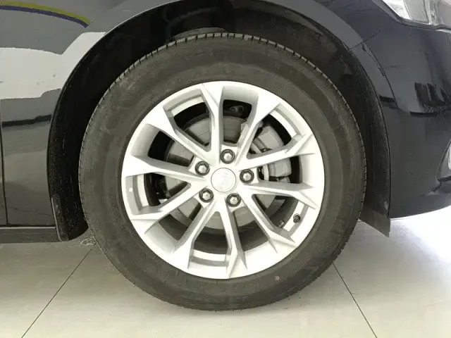 Buick LaCrosse — Фото автомобиля 5