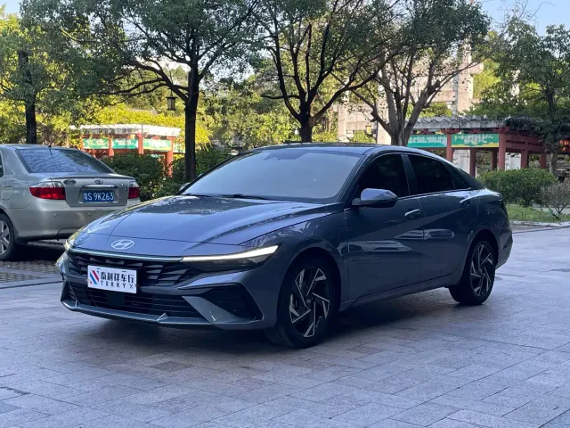 Hyundai Elantra — Фото автомобиля 4