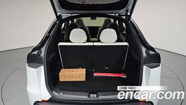 Tesla Model Y — Фото автомобиля 20