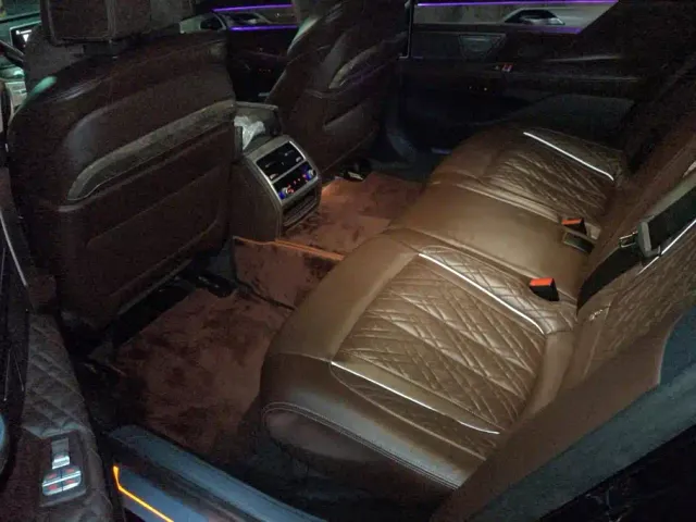 BMW 7 Series — Фото автомобиля 11