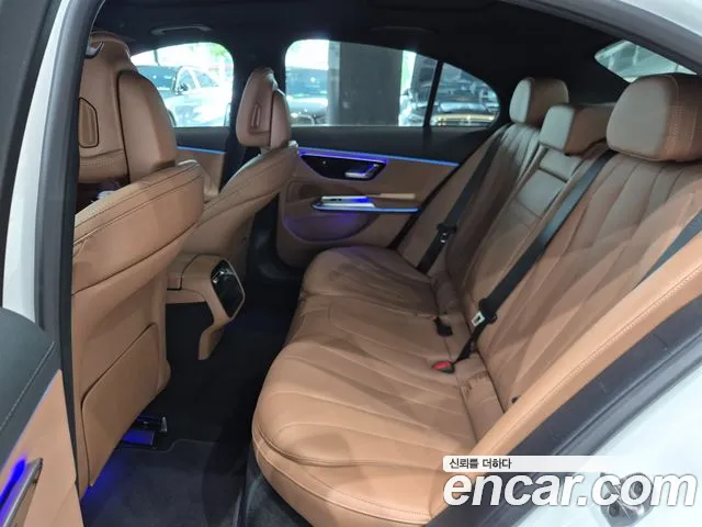 Mercedes-Benz E-Class — Фото автомобиля 11