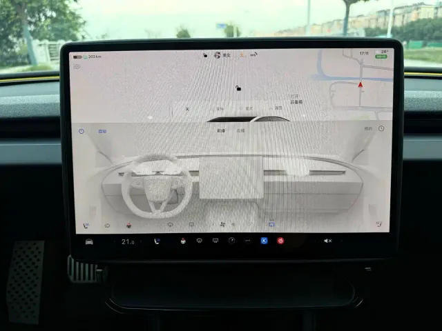 Tesla Model 3 — Фото автомобиля 10