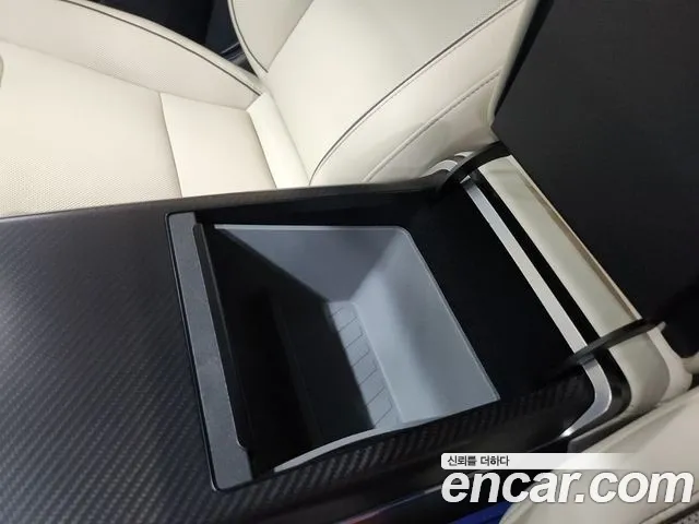 Tesla Model X — Фото автомобиля 16