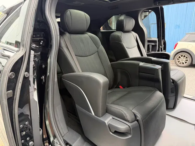 Toyota Sienna — Фото автомобиля 18