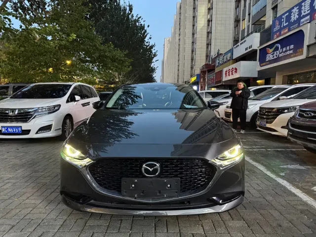 Mazda Axela — Фото автомобиля 2