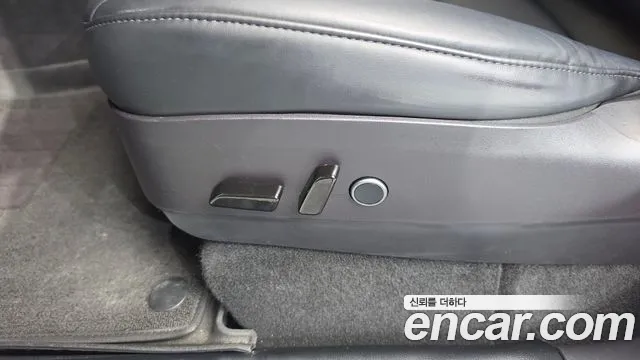 Tesla Model Y — Фото автомобиля 23
