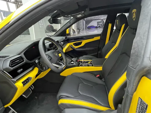 Lamborghini Urus — Фото автомобиля 11