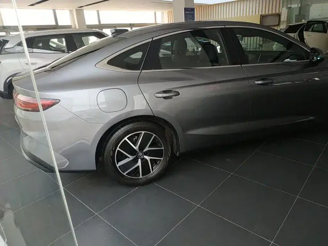BYD Qin L — Фото автомобиля 4