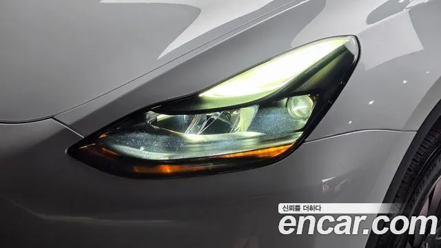 Tesla Model Y — Фото автомобиля 21