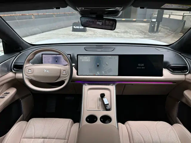 Xpeng G9 — Фото автомобиля 10