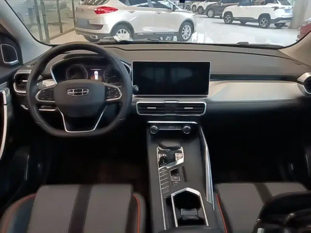 Geely Binyue — Фото автомобиля 9