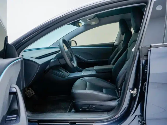 Tesla Model 3 — Фото автомобиля 5