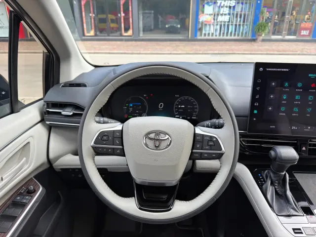 Toyota Sienna — Фото автомобиля 8