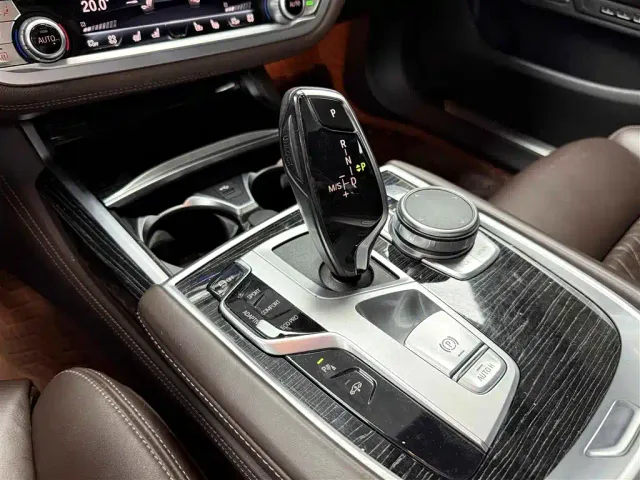 BMW 7 Series — Фото автомобиля 13