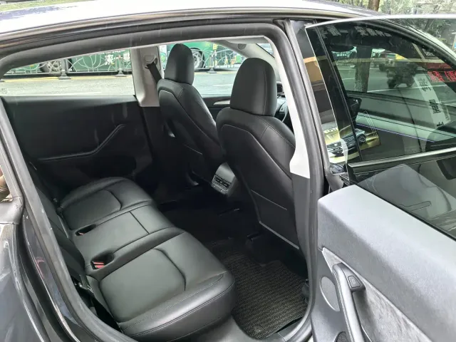 Tesla Model Y — Фото автомобиля 18