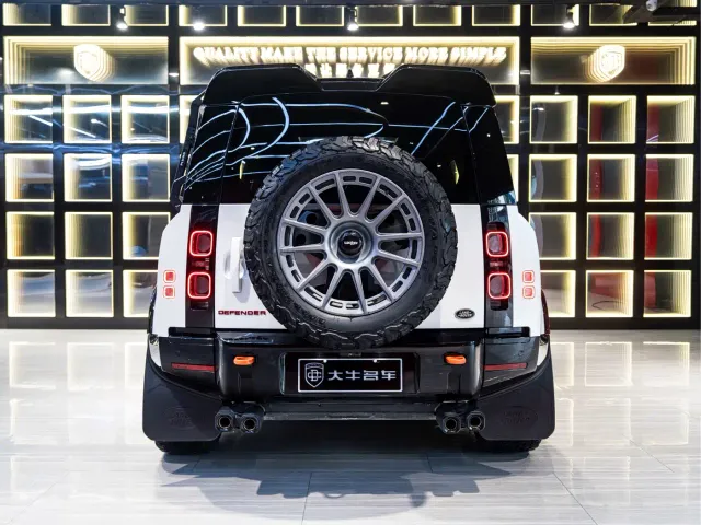 Land Rover Defender — Фото автомобиля 5