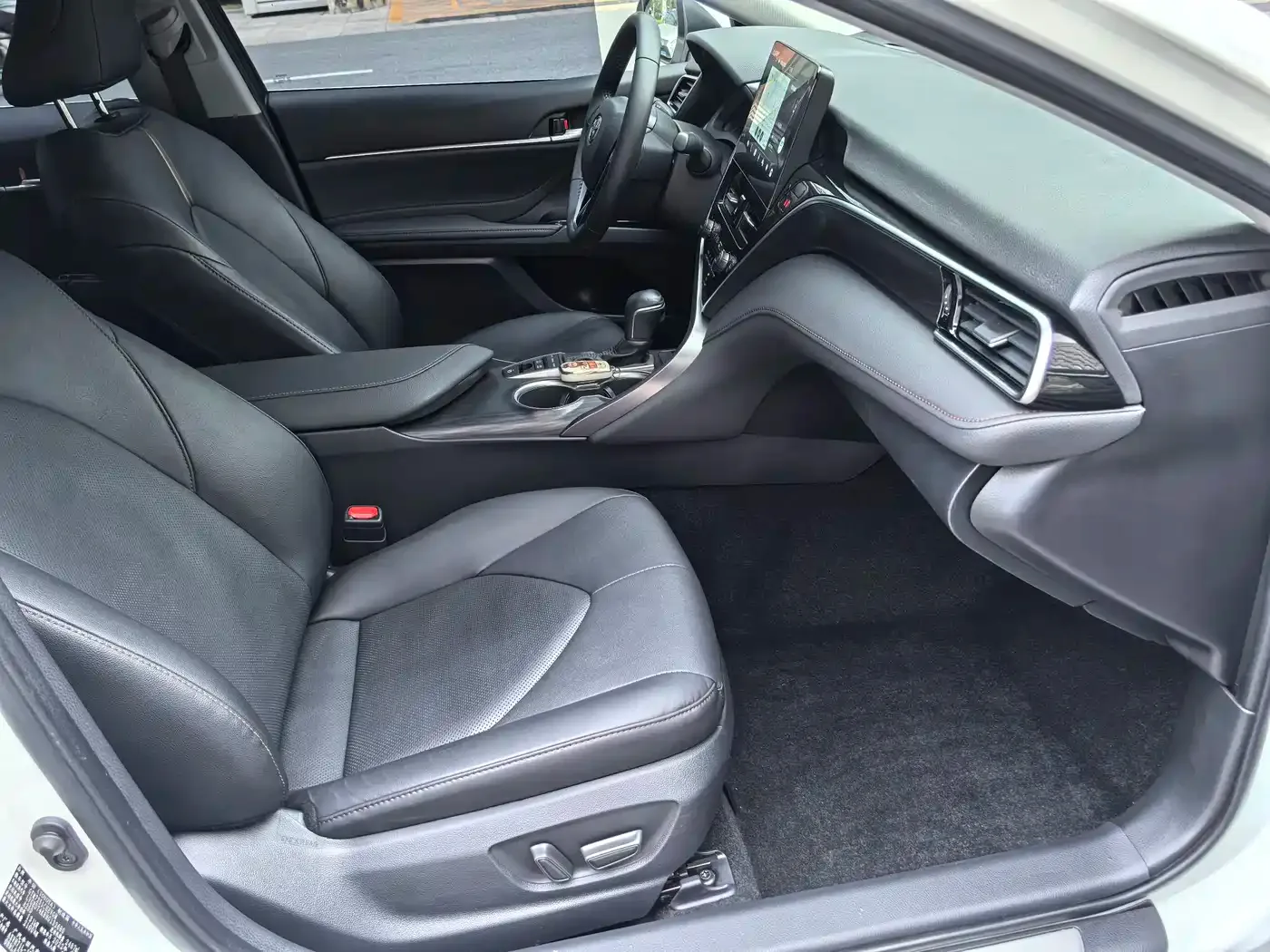Toyota Camry 2021 Hybrid 2.5HG Luxury Edition — Фото автомобиля 11