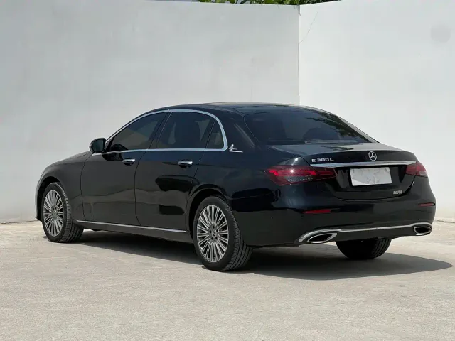 Mercedes-Benz E-Class — Фото автомобиля 5