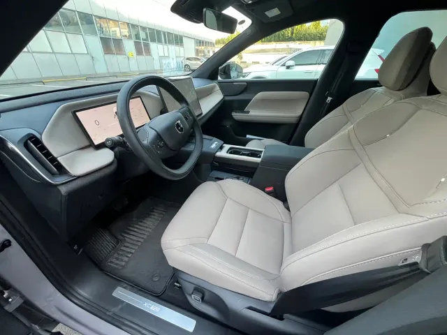 Volvo XC70 Plug-in Hybrid — Фото автомобиля 13