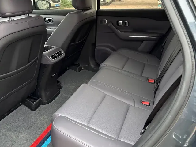 Leapmotor C10 — Фото автомобиля 5