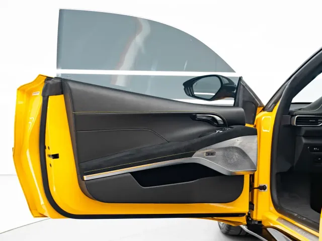 Lotus Emira — Фото автомобиля 16