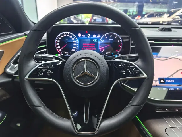 Mercedes-Benz E-Class — Фото автомобиля 9