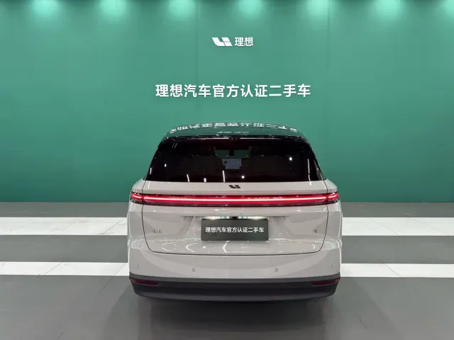 Li Auto i8 — Фото автомобиля 5