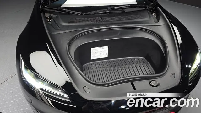 Tesla Model 3 — Фото автомобиля 6