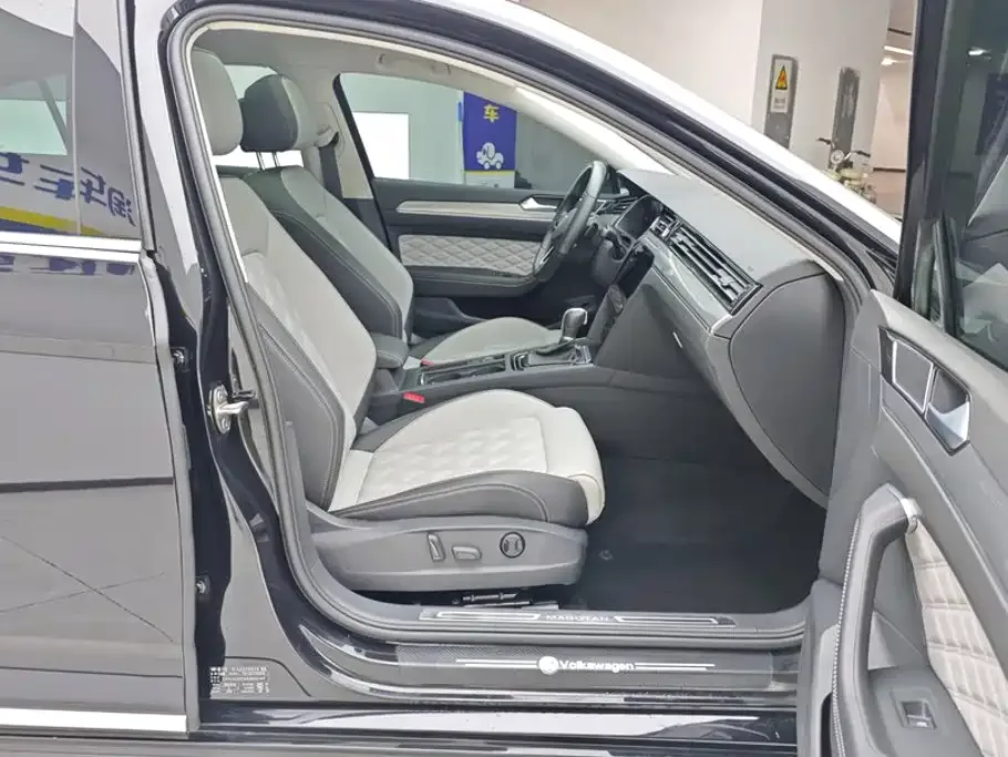 Volkswagen Magotan 2023 2 Million Units Anniversary Edition 330TSI DSG Leading Type — Фото автомобиля 8