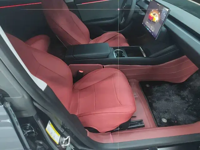 Tesla Model 3 — Фото автомобиля 24