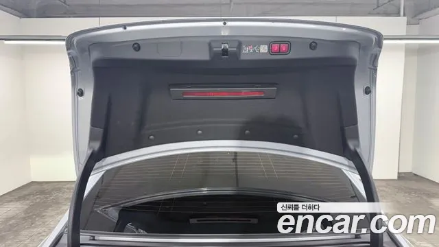 Mercedes-Benz E-Class — Фото автомобиля 20