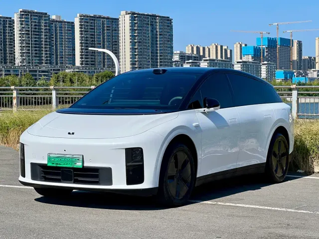 Фотография автомобиля — Li Auto i6