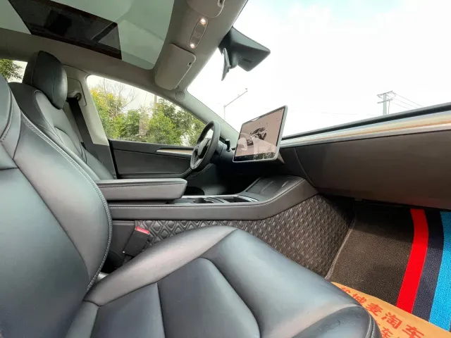 Tesla Model Y — Фото автомобиля 10