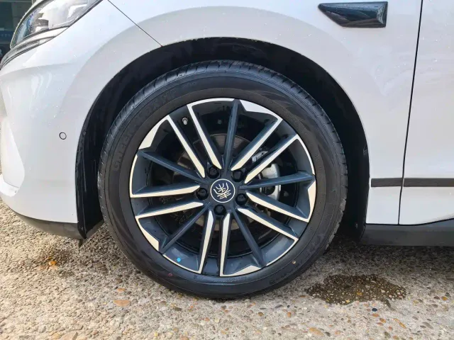 BYD Qin L — Фото автомобиля 12