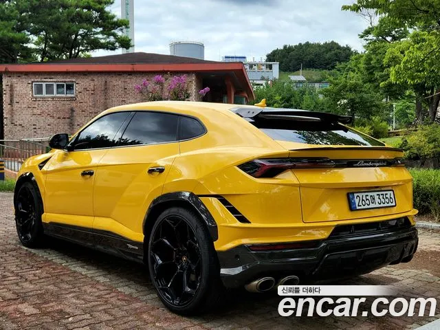 Lamborghini Urus — Фото автомобиля 4