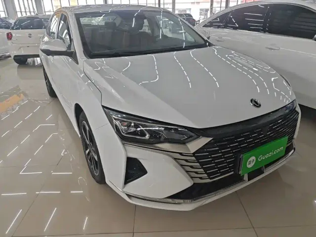 Dongfeng Yixuan MAX — Фото автомобиля 3