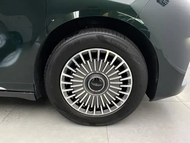 Geely Yizhen L380 — Фото автомобиля 7