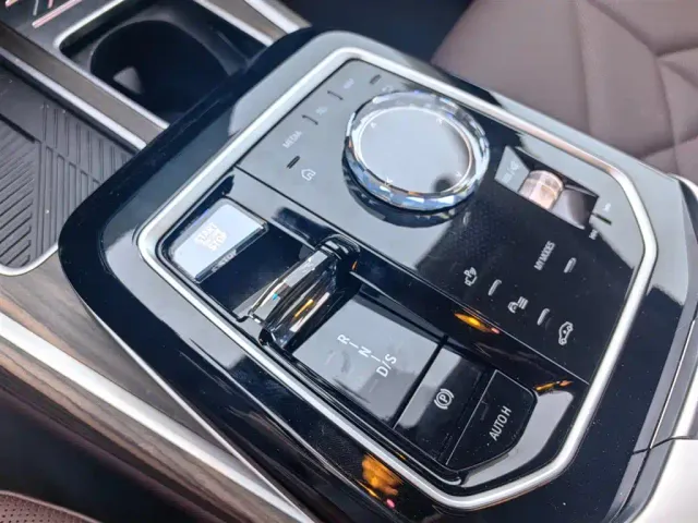 BMW 7 Series — Фото автомобиля 11
