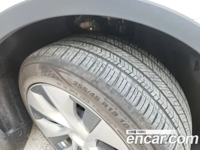 Tesla Model Y — Фото автомобиля 20