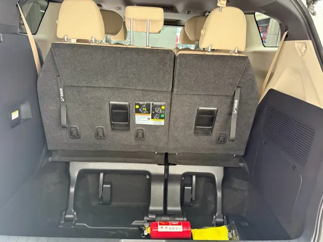 Toyota Sienna — Фото автомобиля 24