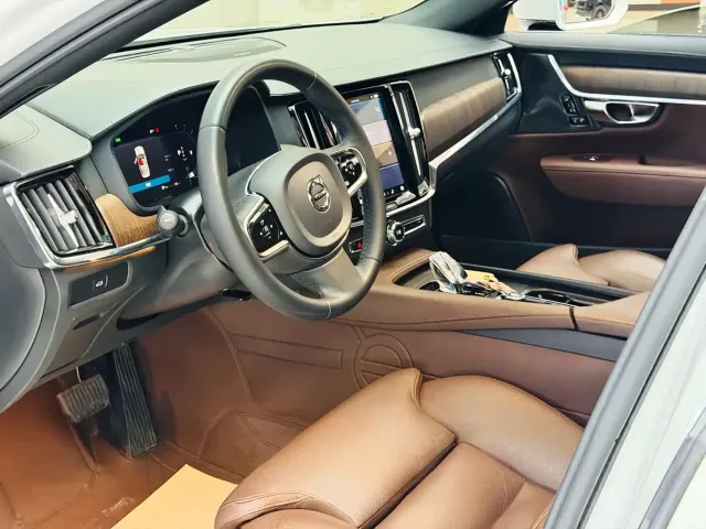 Volvo S90 — Фото автомобиля 3